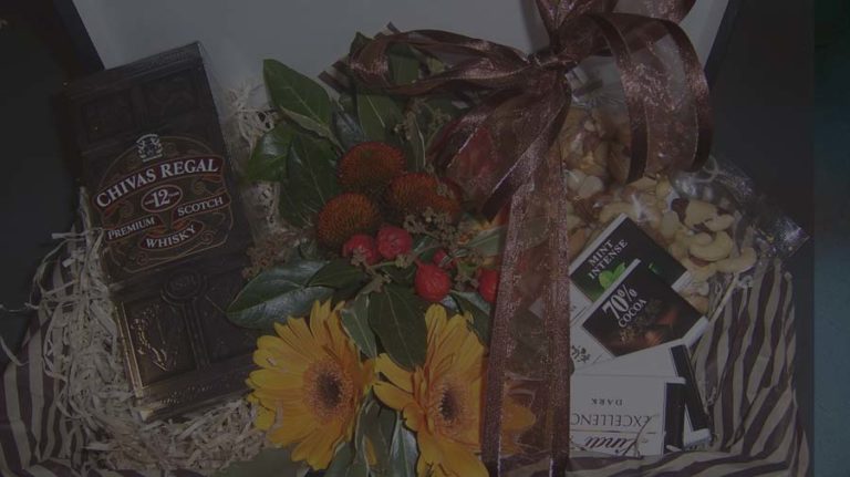 Gift Hampers for Him – Flowers & Fresh Spoils
